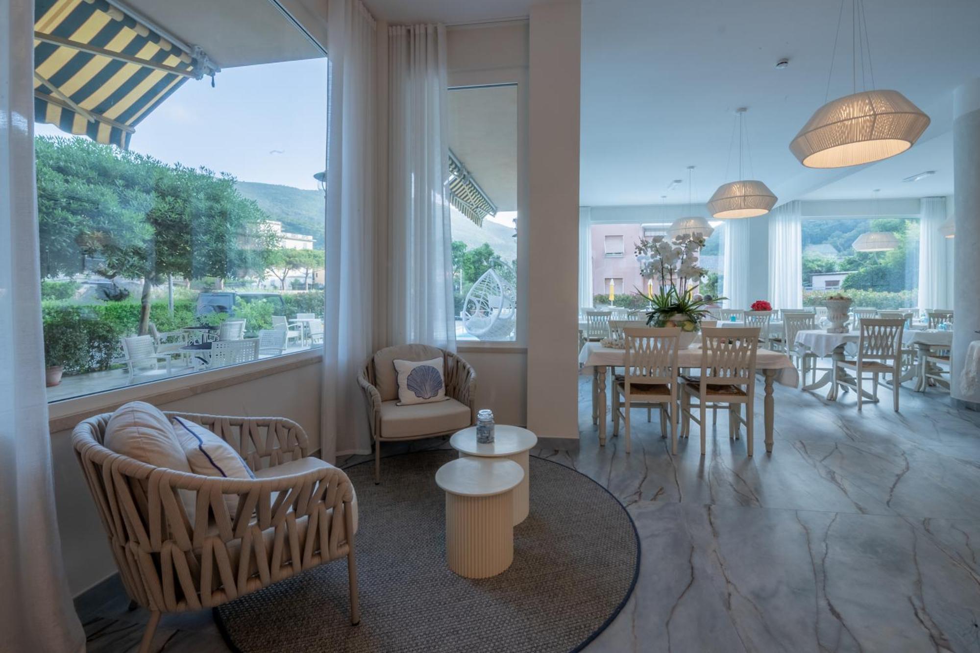 Riviera 3*