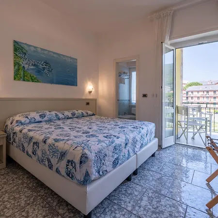 Hotel Riviera Deiva Marina Exterior photo